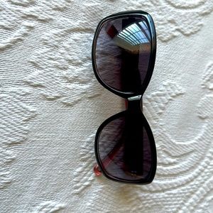 JUICY COUTURE SUNGLASSES 😎